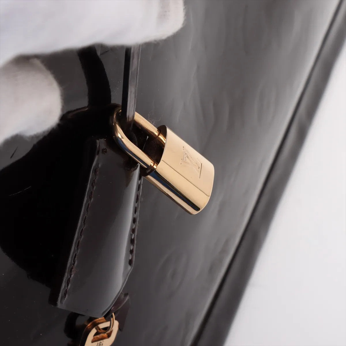 美品 ルイヴィトン モノグラム ヴェルニ アルマ GM アマラント M93595 レザー ハンドバッグ 本革 レディース MMM CV53-8