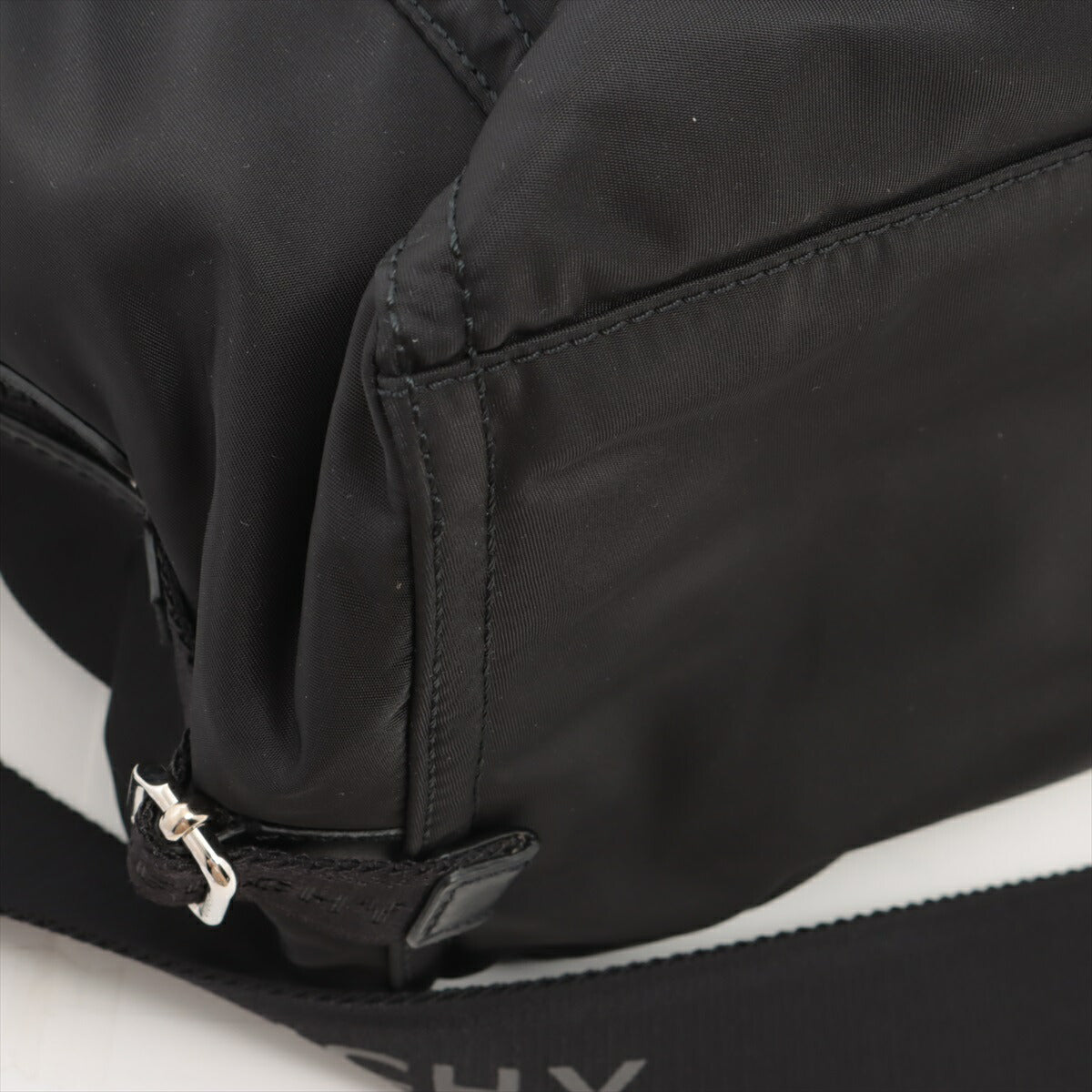 極美品 ジバンシー ナイロン ショルダーバッグ 斜め掛け メッセンジャー ビジネス 通勤 ブラック 黒 A4 メンズ MMM BY50-40