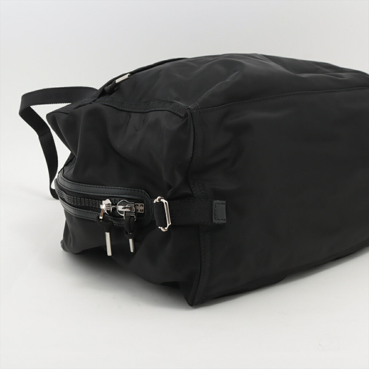 極美品 ジバンシー ナイロン ショルダーバッグ 斜め掛け メッセンジャー ビジネス 通勤 ブラック 黒 A4 メンズ MMM BY50-40