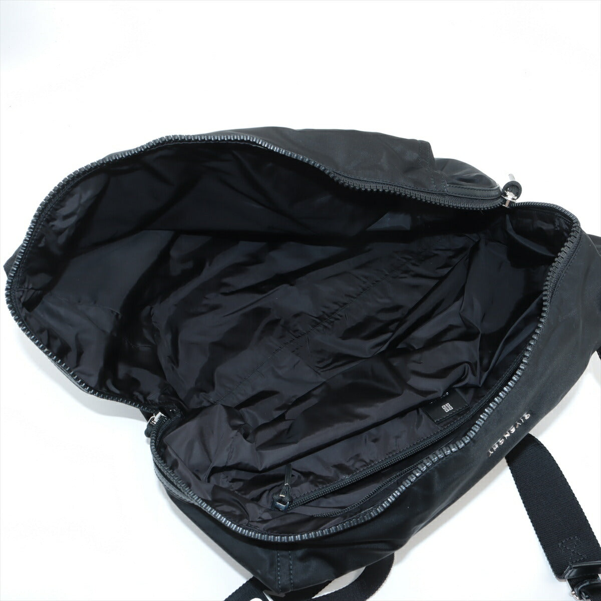 極美品 ジバンシー ナイロン ショルダーバッグ 斜め掛け メッセンジャー ビジネス 通勤 ブラック 黒 A4 メンズ MMM BY50-40