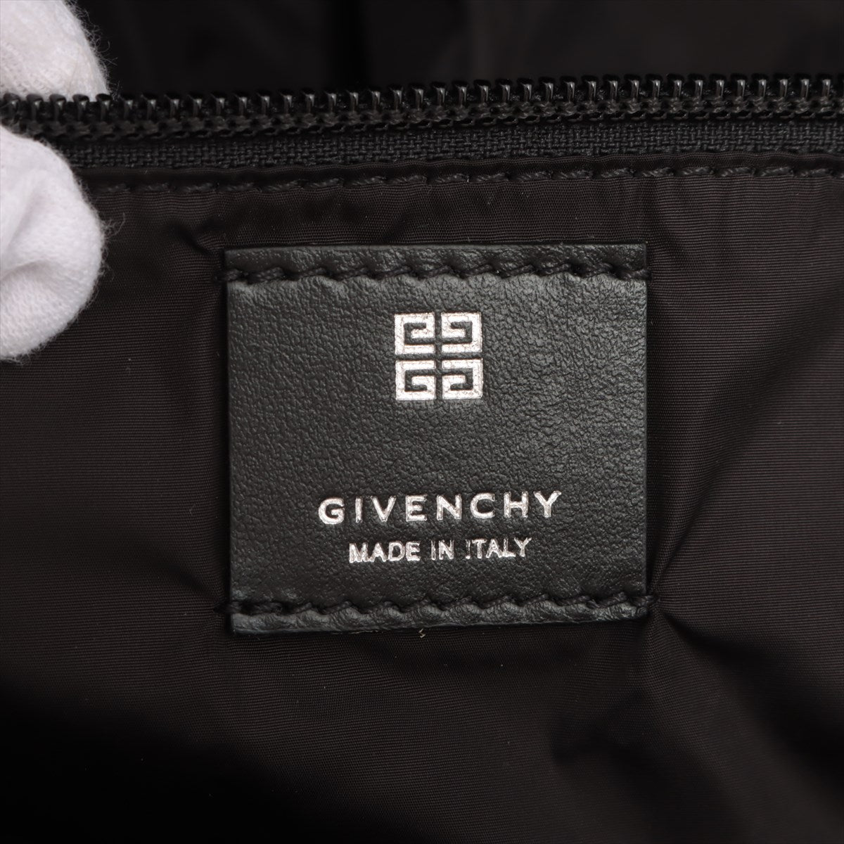 極美品 ジバンシー ナイロン ショルダーバッグ 斜め掛け メッセンジャー ビジネス 通勤 ブラック 黒 A4 メンズ MMM BY50-40