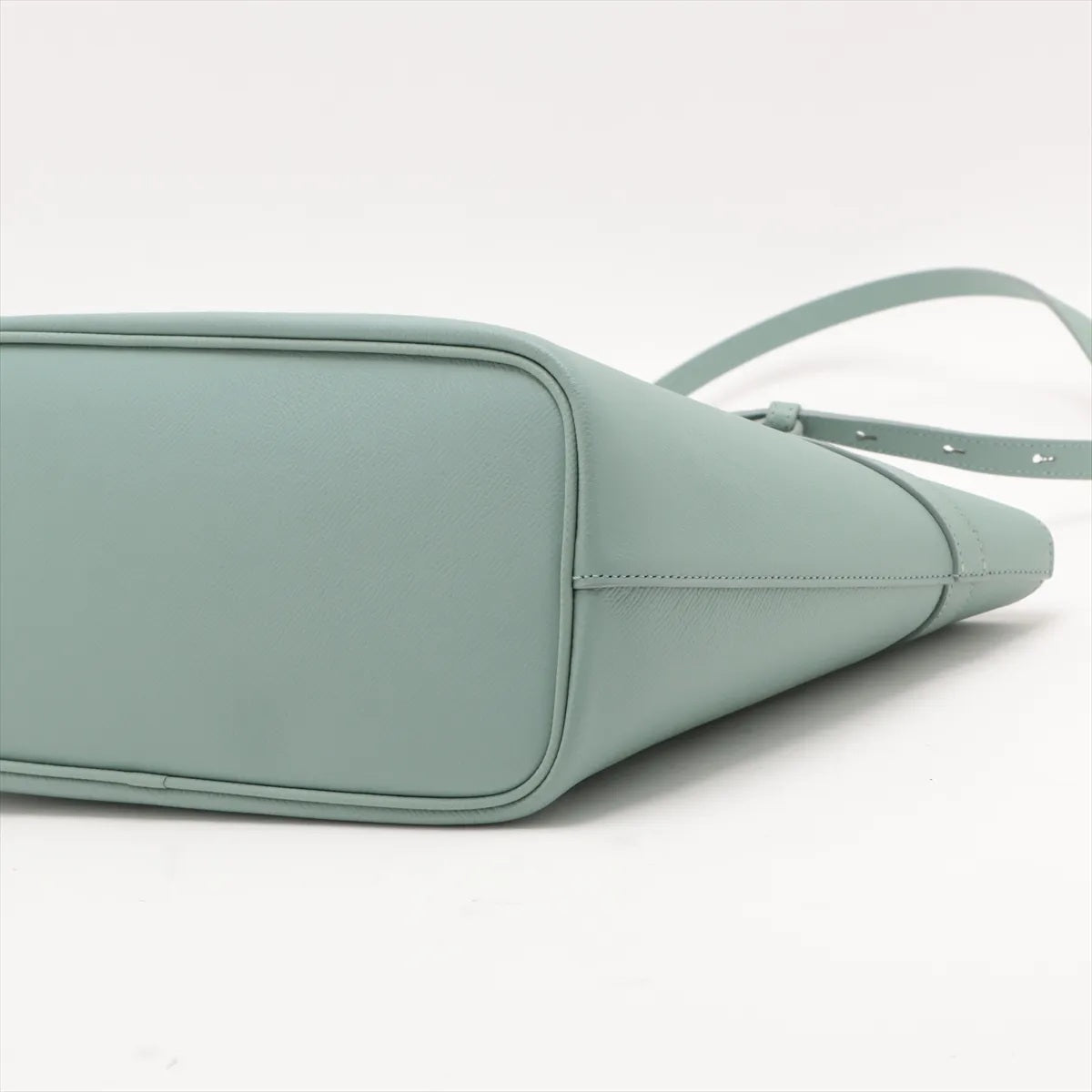 未使用 サルヴァトーレフェラガモ ヴァラ レザー 2WAY ハンドバッグ 斜め掛け ハンド ライトブルー レディース MMM CI50-21