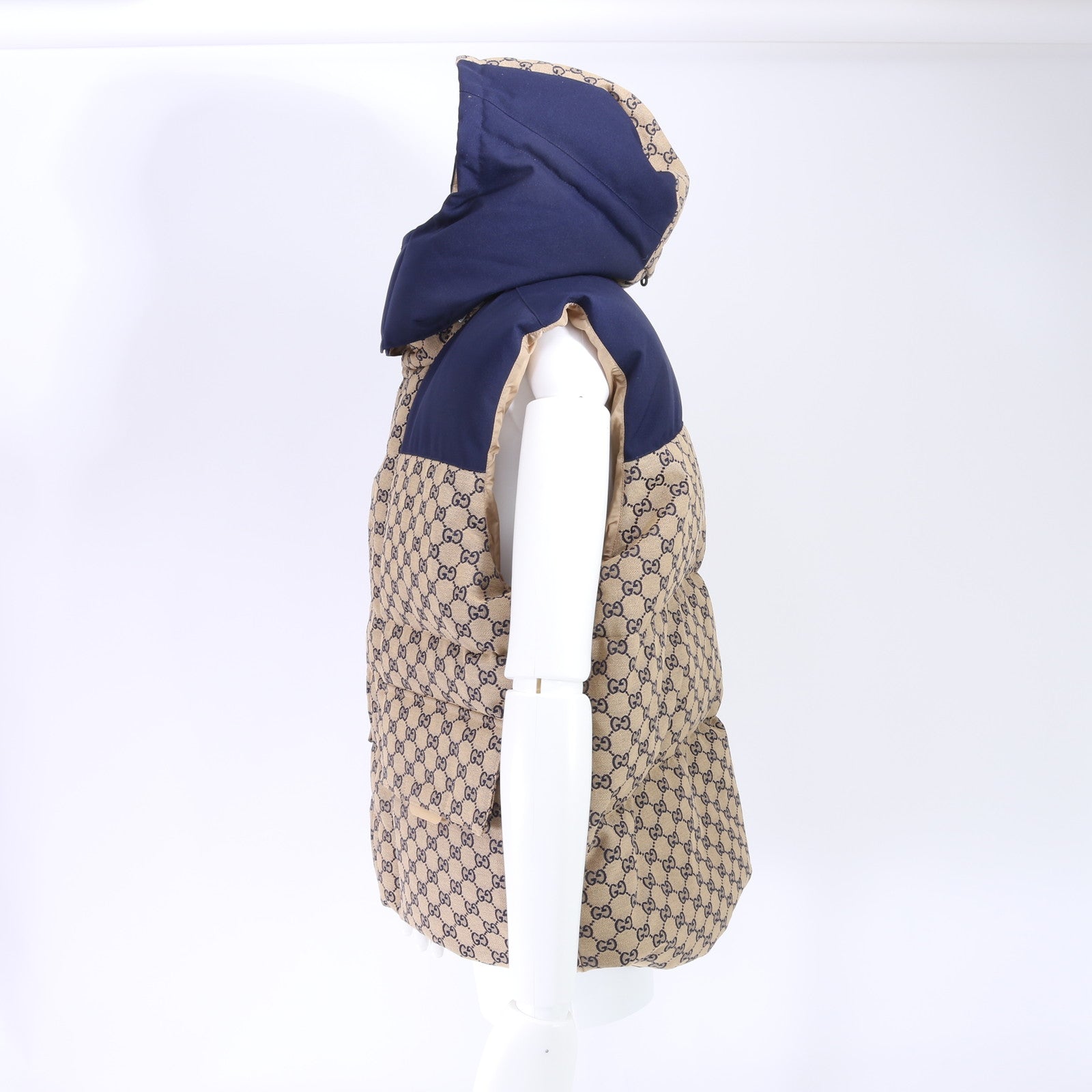 新品同様 現行品 グッチ GGキャンバス ダウンベスト 取り外し可能 フード 付 48 Mサイズ 相当 アウター メンズ EHM 1205-H107