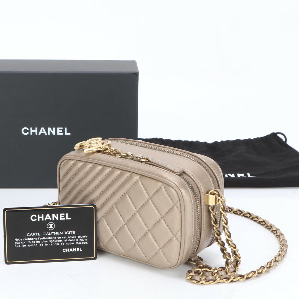 新品同様 シャネル ギャランティ シリアル付 マトラッセ ラム レザー ココボーイ カメラバッグ ショルダー レディース EEE BT9-6
