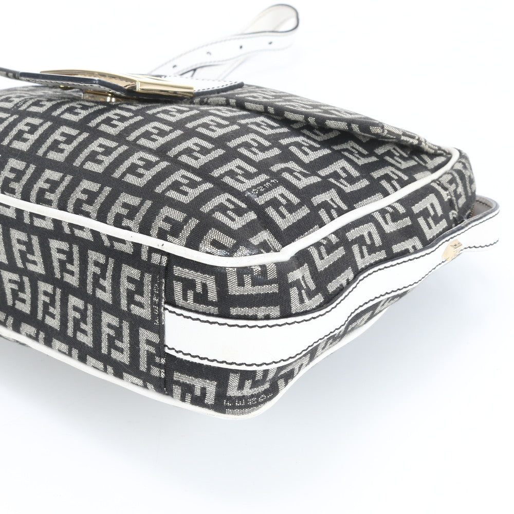 極美品 フェンディ ホログラムシール付 ズッキーノ FF マンマ レザー ショルダーバッグ 斜め掛け クロスボディ レディース EUE CV15-5