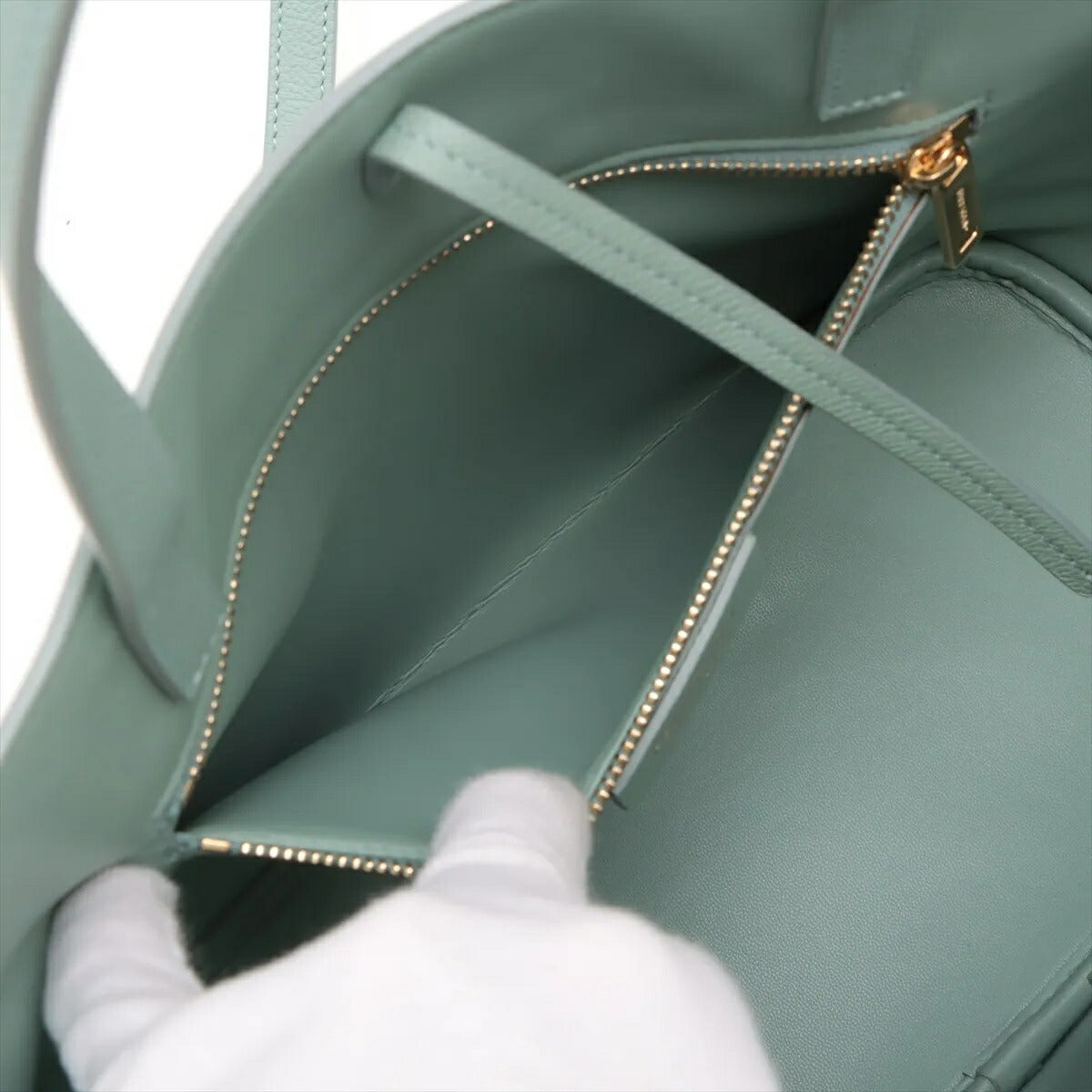 未使用 サルヴァトーレフェラガモ ヴァラ レザー 2WAY ハンドバッグ 斜め掛け ハンド ライトブルー レディース MMM CI50-21