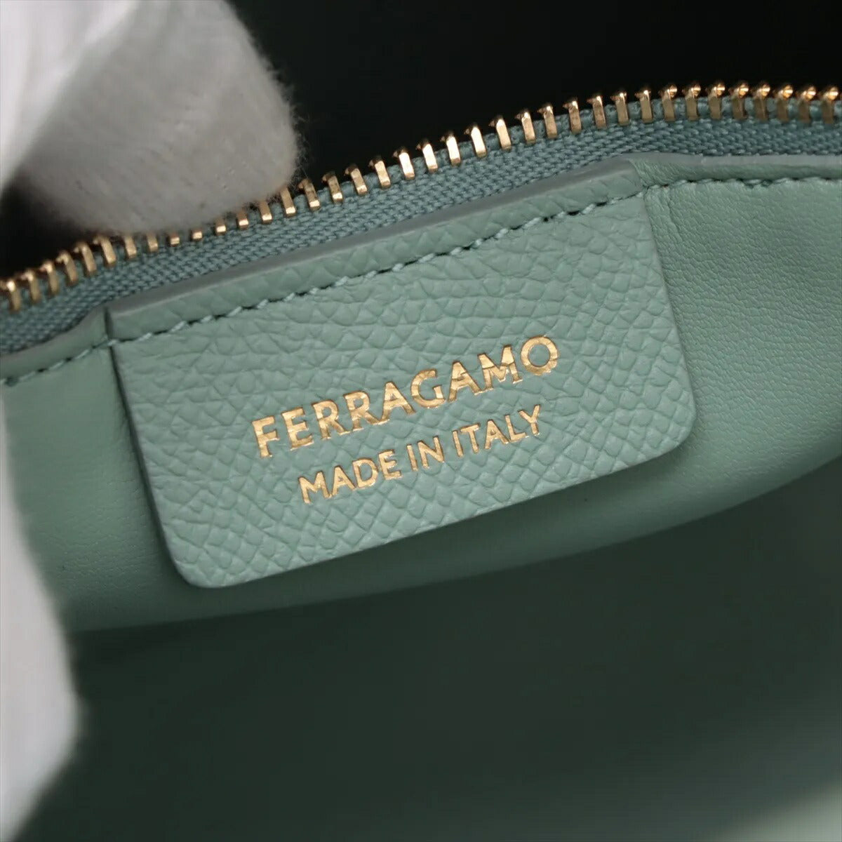 未使用 サルヴァトーレフェラガモ ヴァラ レザー 2WAY ハンドバッグ 斜め掛け ハンド ライトブルー レディース MMM CI50-21